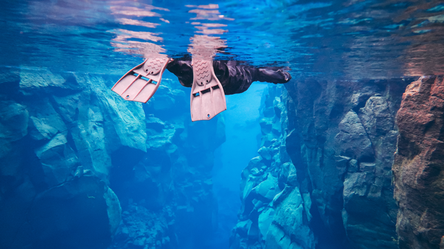 Small-Group Silfra Diving Tour in Iceland | Up to 3 Divers Per Guide