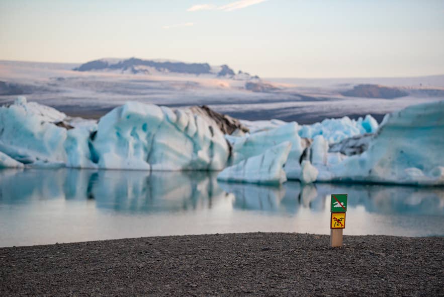 Dronebegrænsningerne ved Jökulsarlon-gletsjerlagunen understreger vigtigheden af at flyve droner på ansvarlig vis i Islands beskyttede områder.