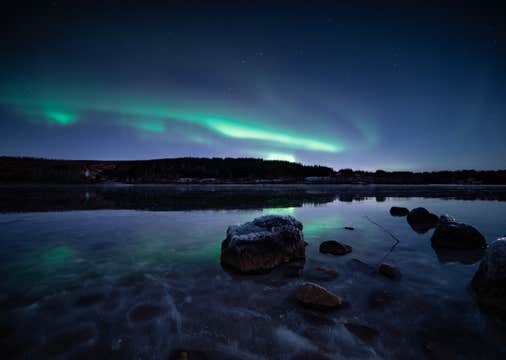 Private Northern Lights Tour in Iceland with Photographer, Refreshments, and Reykjavik Transfers