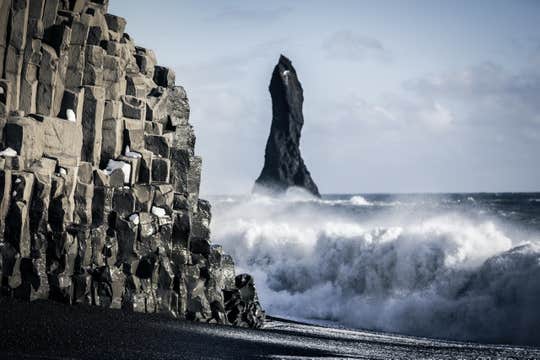 Private South Coast Waterfalls, Glaciers, & Lava Show Tour from Reykjavik