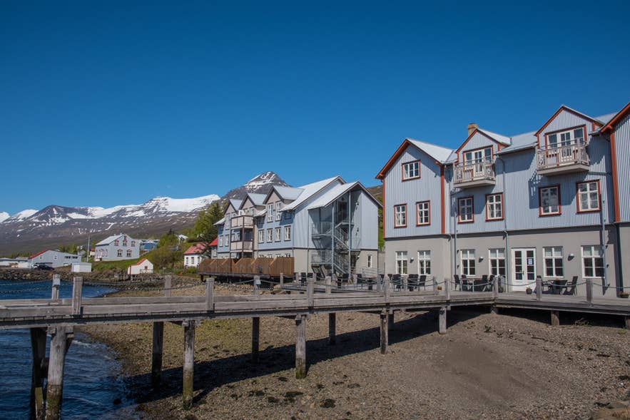 游览东冰岛最佳景点时，您可以入住Faskrudsfjordur峡湾旁的东峡湾福斯酒店（Fosshotel Eastfjords）。