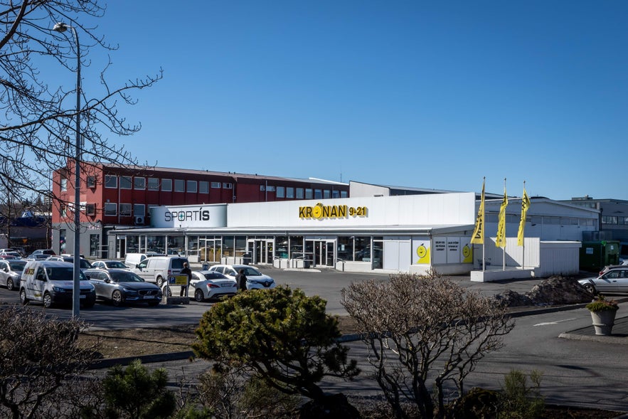 Exterior of Kronan Supermarket with parking lot in Reykjavik.