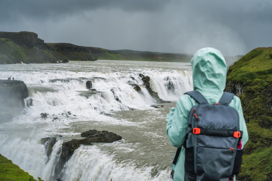 Llevar la ropa adecuada es fundamental a la hora de preparar un viaje en Islandia. Llevar la ropa adecuada es fundamental a la hora de preparar un viaje en Islandia.