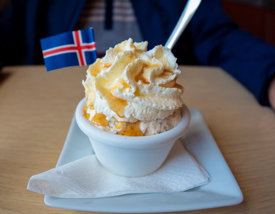 Icelandic rye bread ice cream with iceland's flag.