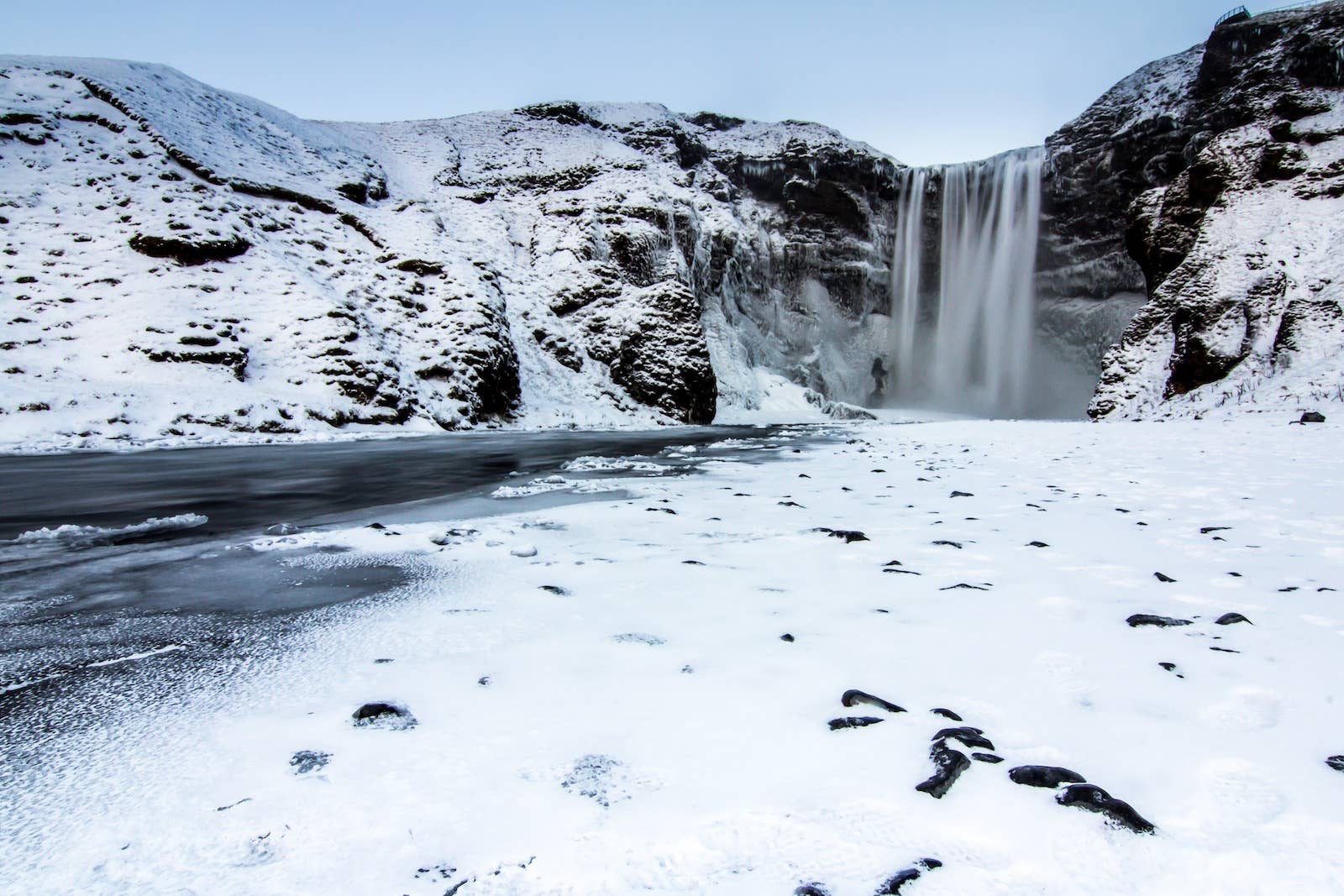Does Seljalandsfoss Freeze in Winter: Stunning Icy Transformation Revealed