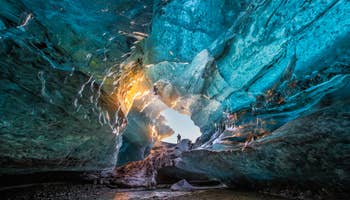 6-Day Northern Lights Adventure Package in Iceland with Ice Caving