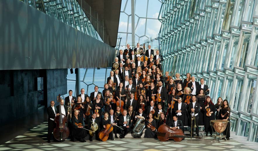 Harpa er stolt vært for Islands Symfoniorkester, landets førende klassiske ensemble. Harpa er stolt vært for Islands Symfoniorkester, landets førende klassiske ensemble.