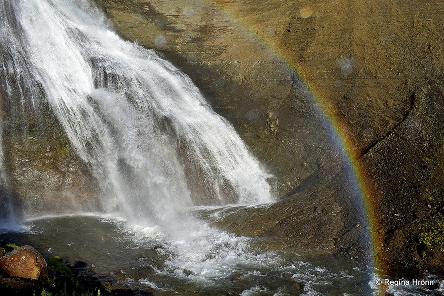 Tjörneslögin Fossils, Lignite Mines & the Waterfall Skeifárfoss on the Tjörnes Peninsula