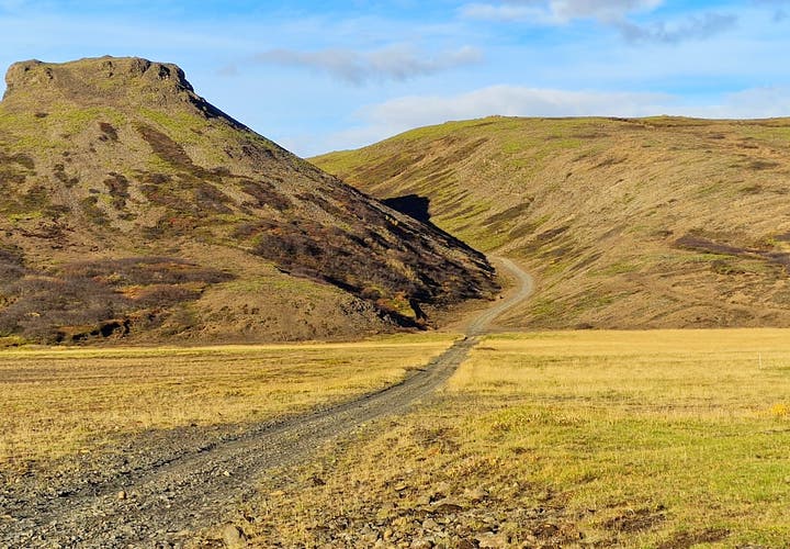 An easy Hike on Mt. Meyjarsæti and Lake Sandkluftavatn in South Iceland
