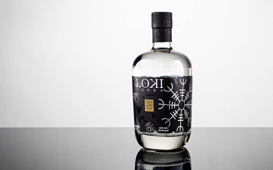 Loki is een van de bekroonde IJslandse likeur en sterke drank, een premium vodka gedistilleerd volgens traditionele methoden voor een zachte afdronk.