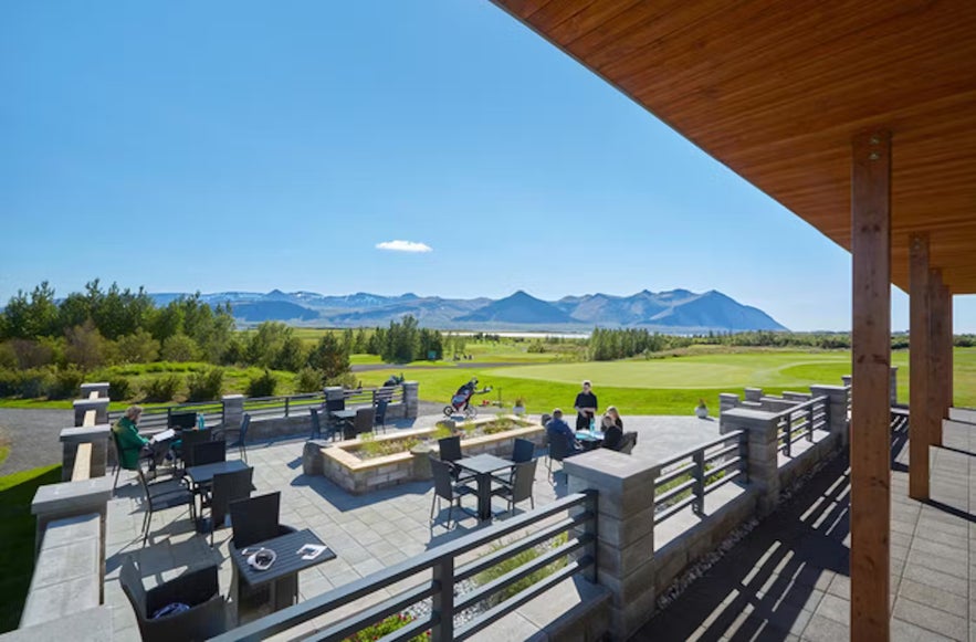 Hotel Hamar położony jest tuż obok 18-dołkowego pola golfowego.