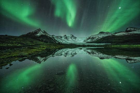 Private Northern Lights Super Jeep Tour from Reykjavik with Hot Chocolate and Brennivin