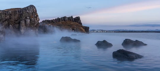 steam-rises-from-the-sky-lagoon.jpg