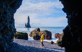 Chinese-Guided Reynisfjara Beach & South Coast Tour from Reykjavik
