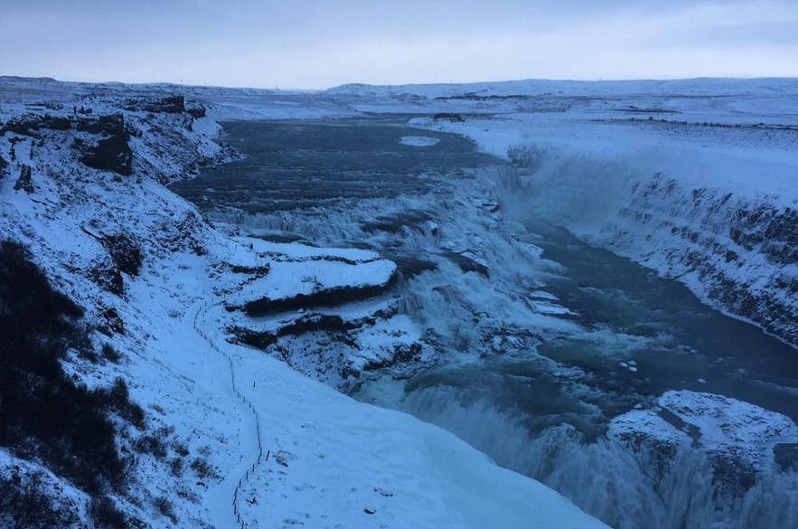 La cascata Gullfoss in Islanda coperta di neve