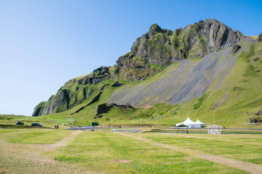 冰岛西人岛赫马岛上的Herjolfsdalur山谷。