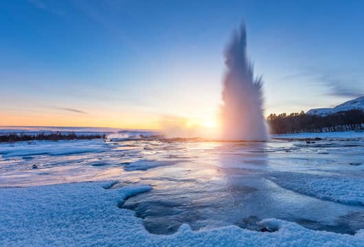 Small-Group Golden Circle Tour with Silfra Fissure Snorkeling and Transfer from Reykjavik