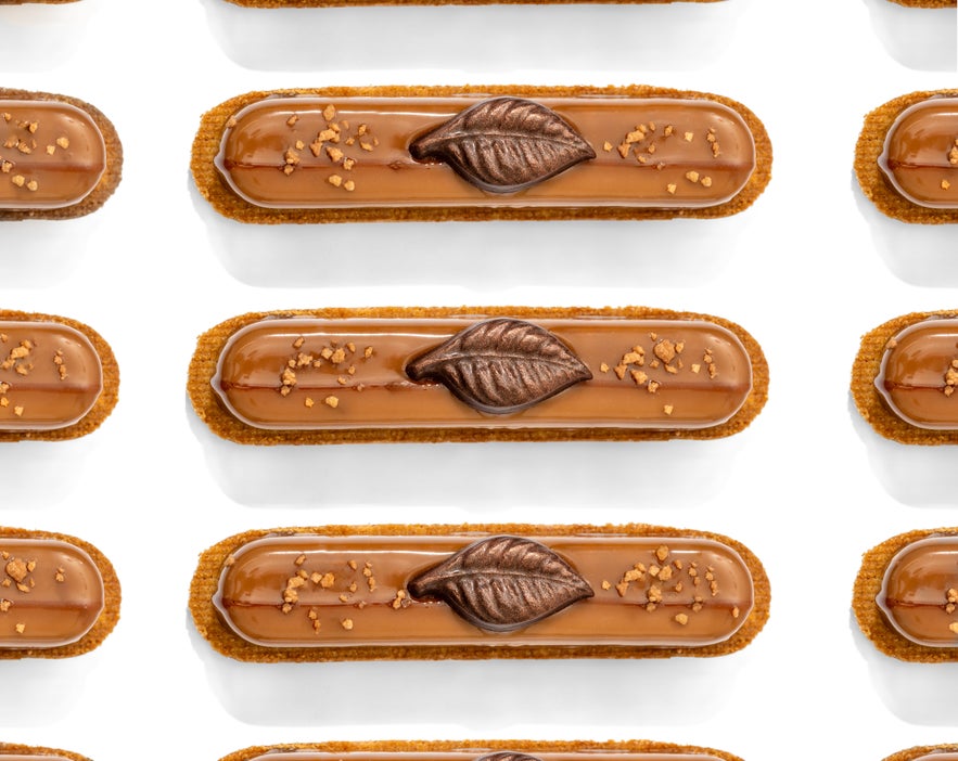 Caramel éclairs topped with chocolate leaves and hazelnut crumbs from Sweet Aurora patisserie in Reykjavík, Iceland Caramel éclairs topped with chocolate leaves and hazelnut crumbs from Sweet Aurora patisserie in Reykjavík, Iceland