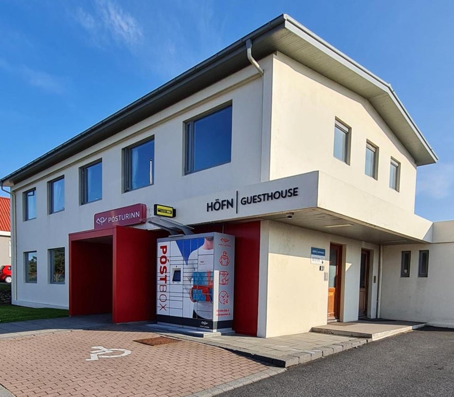 Zewnętrzny widok Hofn Guesthouse z przytulnymi pokojami.