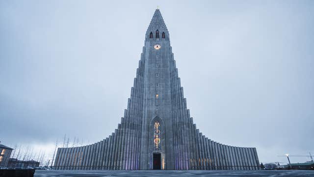 Private Reykjavik City Tour with Top Landmarks and Multi-Language Guide Options