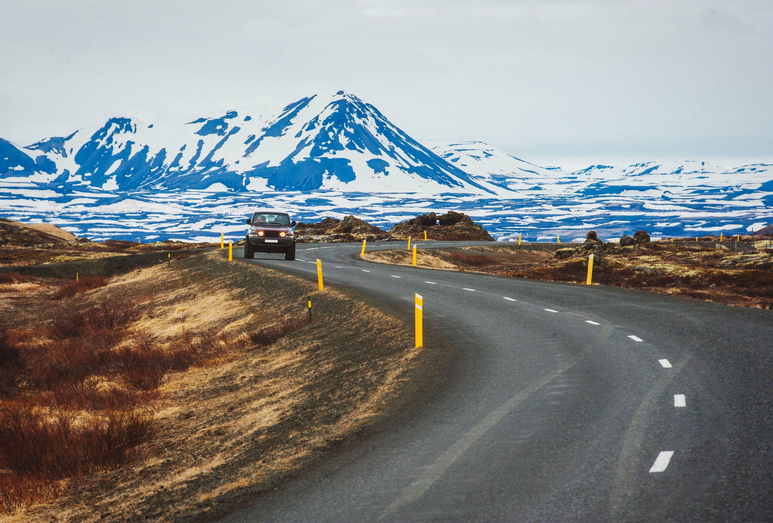 Joining Tours or Renting a Car in Iceland: Which One Should You Choose?