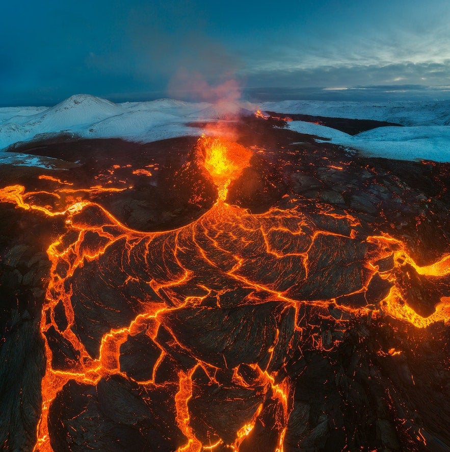 法格拉达尔火山爆发盛况