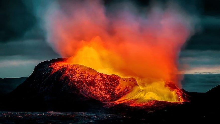 De krater van de vulkaan Fagradalsfjall in 2021 in IJsland