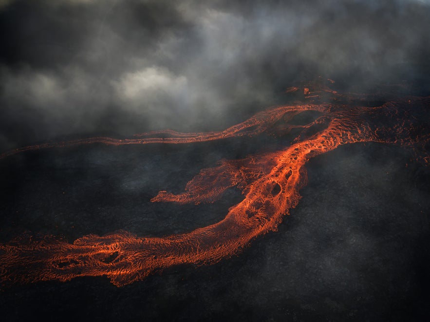 冰岛利特里-赫鲁图尔火山的岩浆流非常壮观。