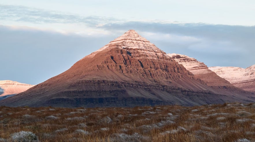 Sunrise over the distinctly shaped mountain, Bulandstindur.