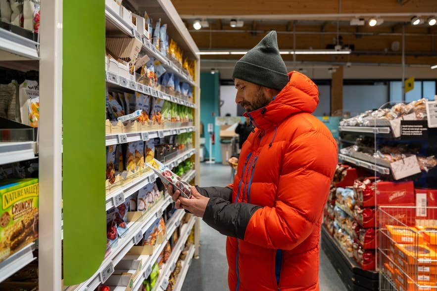 Im Kronan-Supermarkt können Reisende günstig Lebensmittel einkaufen