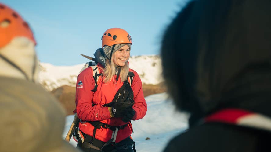 Excursión de senderismo por el laberinto de grietas en el glaciar de Skaftafell en grupo reducido