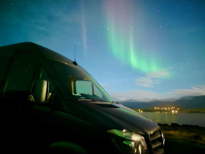 Small Group Northern Lights Tour with Chocolate and Icelandic Surprise from Reykjavik