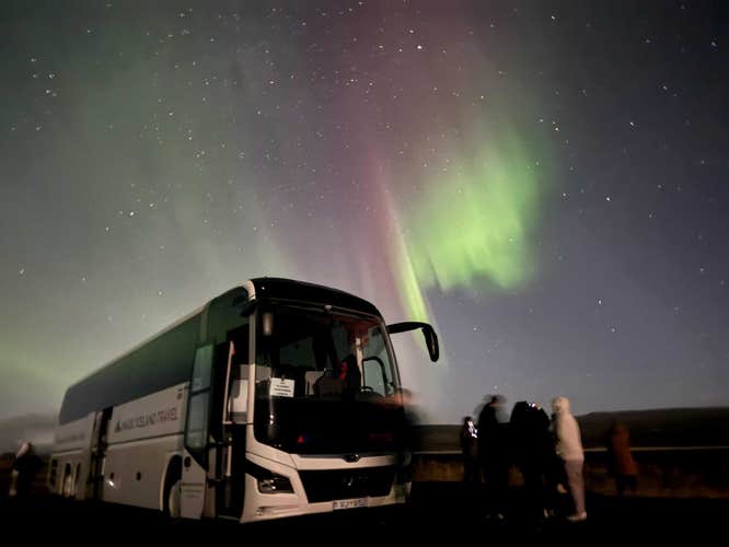 Private Northern Lights Tour with Live Guide Options in Chinese, English, Polish, or Spanish