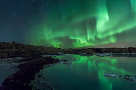 Chinese-Guided Northern Lights Tour from Reykjavik