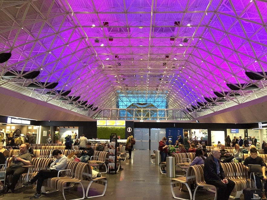 Private 1-Way Transfer Between Keflavik Airport and Your Reykjavik Accommodation