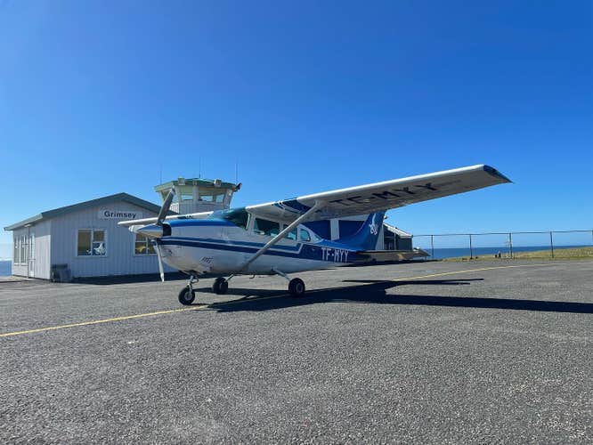 Magisk 2-timmars polcirkelflygning med sightseeing på Grimsey från Myvatn