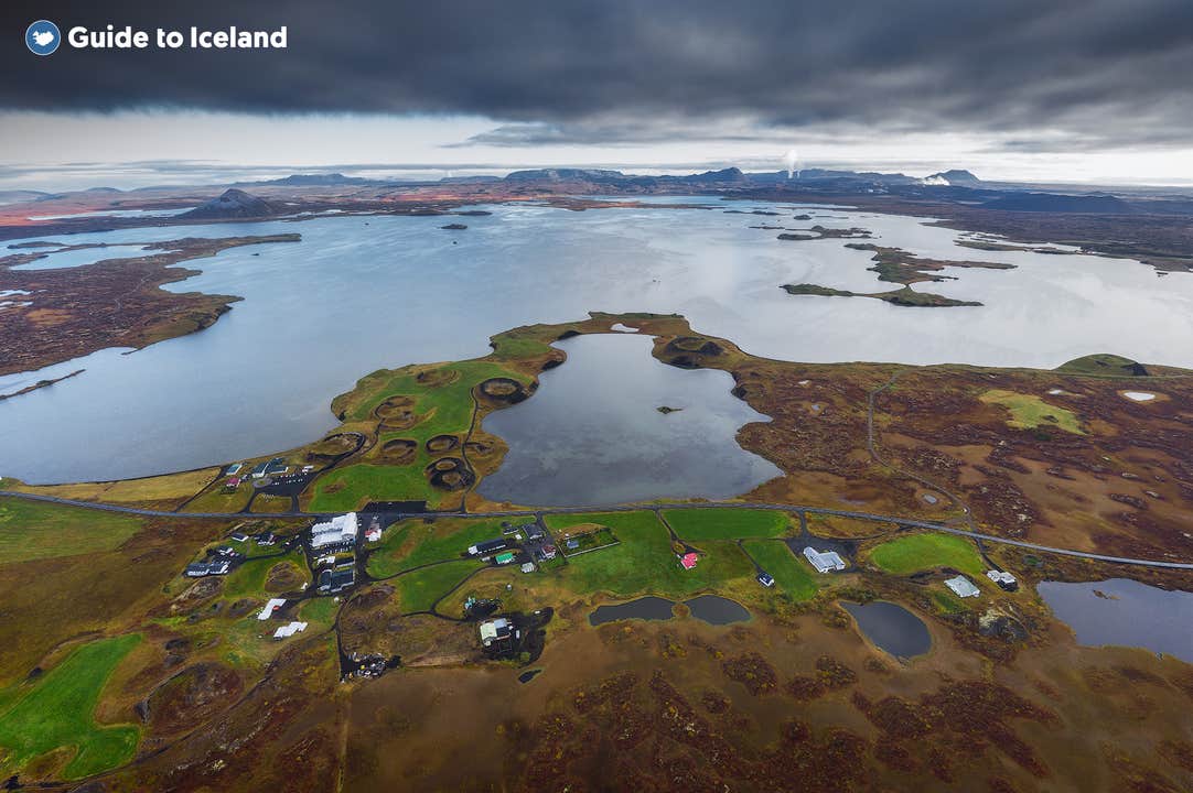 Luftfoto af den smukke Myvatn-sø.