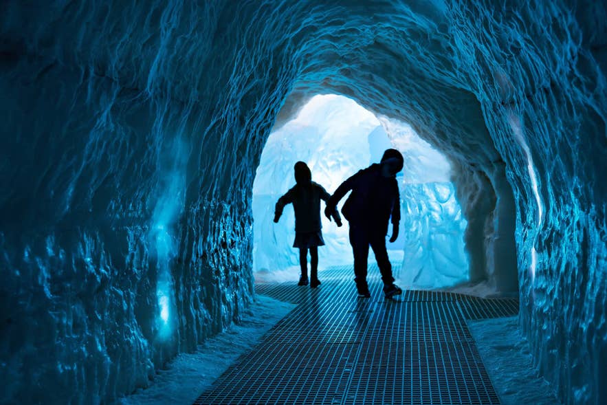 レイキャビクのペルトラン博物館内、Wonders of Iceland展示の人工アイスケーブ。