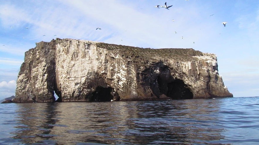 Sulnasker is known for it's dramatic pillars, from which the island gets it's name