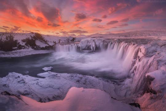 Wintertour zum Godafoss-Wasserfall ab Akureyri