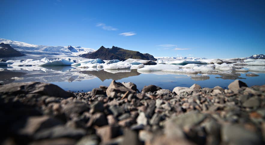 Die Gletscherlagune Fjallsarlon im Sommer.