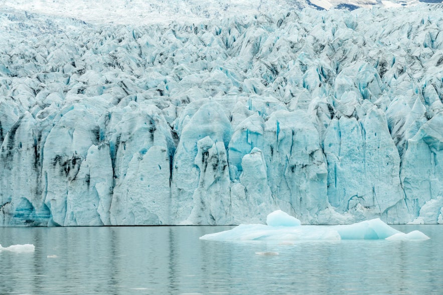 Fjallsjokull Glacier wall at Fjallsarlon