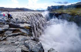 Excursión en grupo reducido a las cascadas Godafoss y Dettifoss desde Akureyri con almuerzo incluido