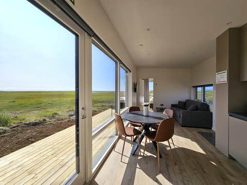 Hitarneskot Accommodation