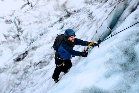 Small Group 6.5-Hour Glacier-Hiking & Ice-Climbing Tour in Skaftafell