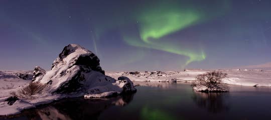 Aurora_northern lights_Mývatn_lake_north_winter_free stock.jpg