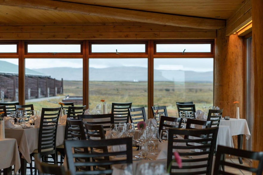 Hotel Ranga&rsquo;s restaurant dining room with elegantly set tables and panoramic countryside views through large windows.
