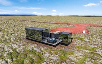 Outdoor seating and jacuzzi beside Heathland Lodge in the scenic Golden Circle in Iceland.