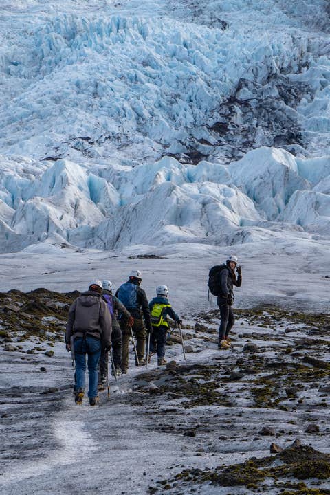 Kleine Groepswandeling van 3 Uur met Gids op de Falljokull-gletsjer met Transfer vanuit Skaftafell