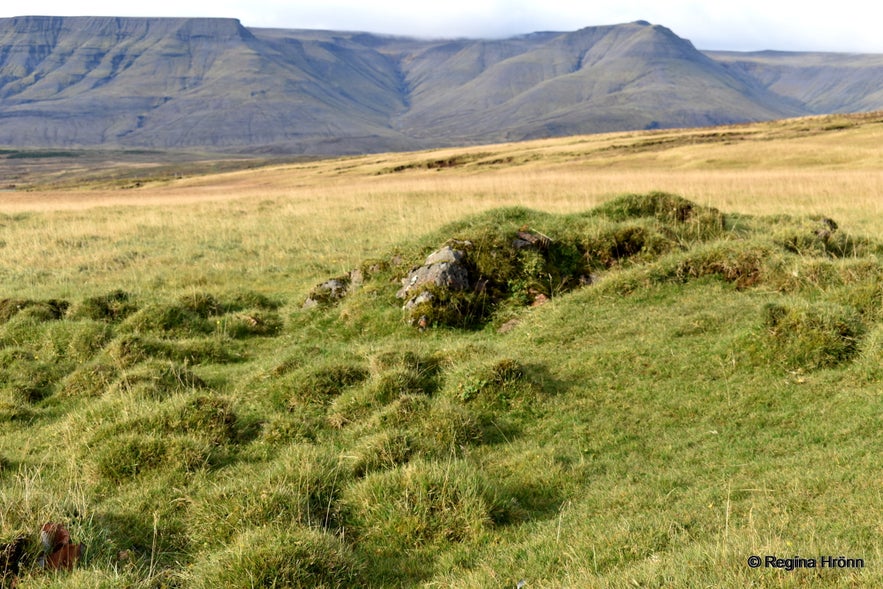 Helgufoss Waterfall - is it named after Helga the Daughter of Bárður Snæfellsás Helgufoss Waterfall - is it named after Helga the Daughter of Bárður Snæfellsás